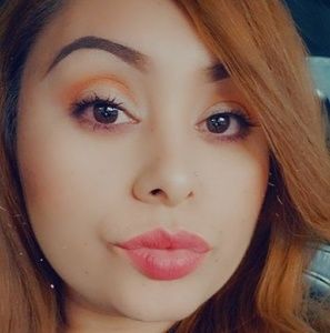 Meet your Posher, Esmeralda